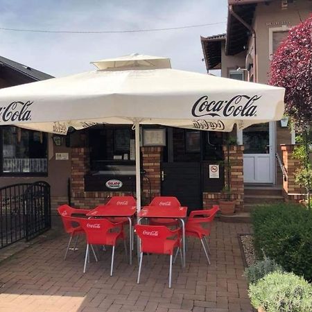 Barna Bar Motel&Apartman Korostetetlen エクステリア 写真
