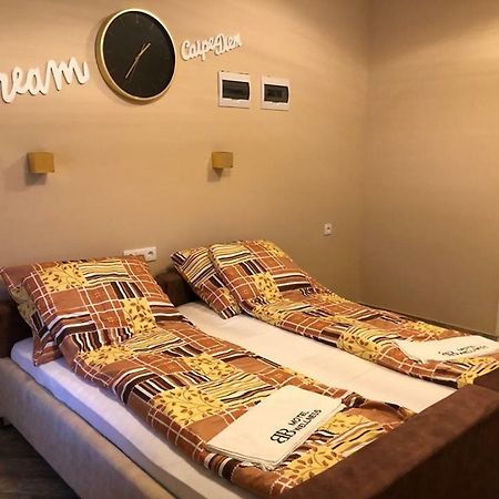 Barna Bar Motel&Apartman Korostetetlen エクステリア 写真
