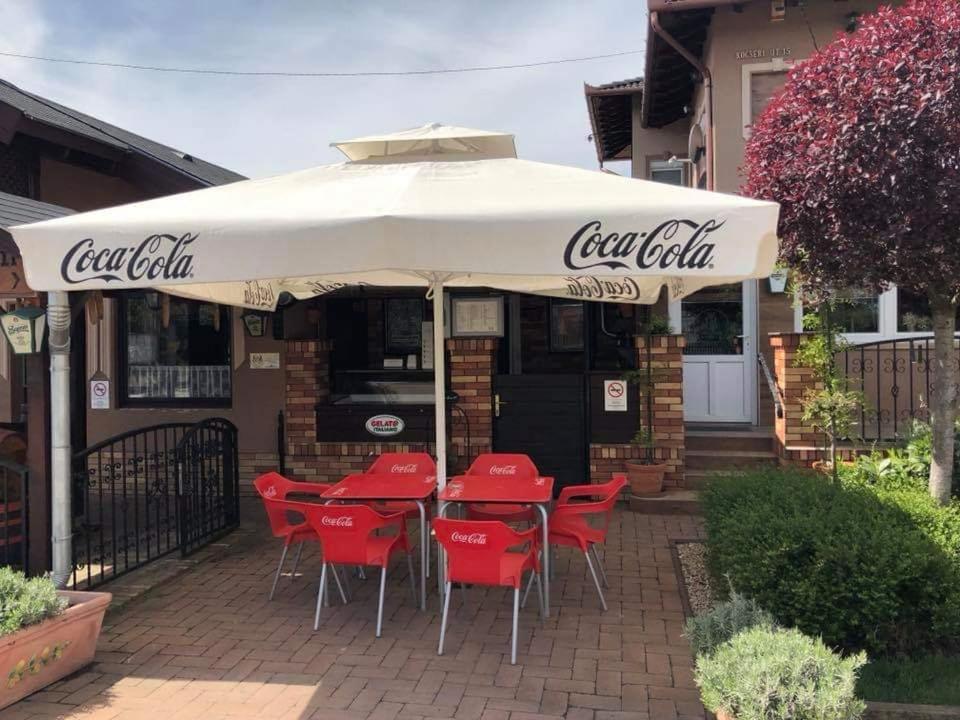 Barna Bar Motel&Apartman Korostetetlen エクステリア 写真