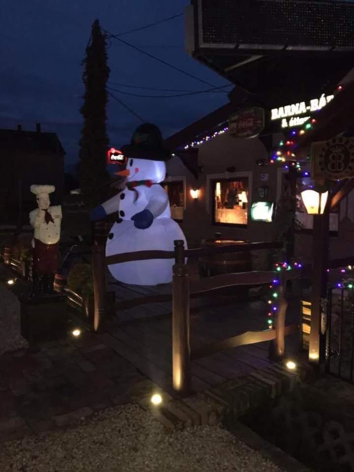 Barna Bar Motel&Apartman Korostetetlen エクステリア 写真