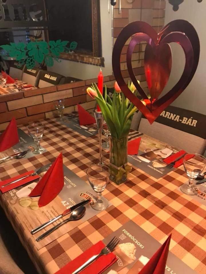 Barna Bar Motel&Apartman Korostetetlen エクステリア 写真