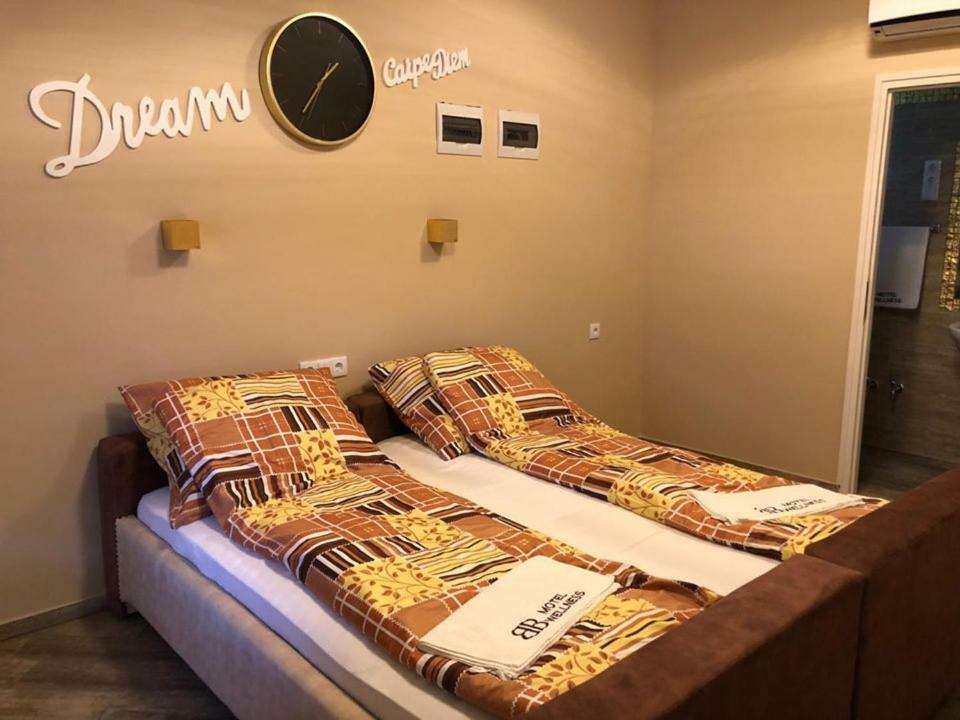 Barna Bar Motel&Apartman Korostetetlen エクステリア 写真